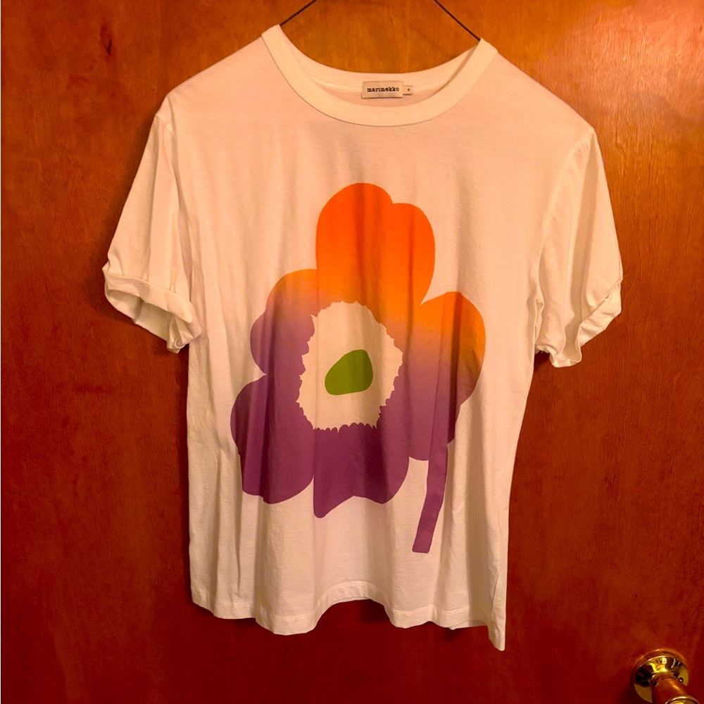 Marimekko short sleeve T-shirt with colorful flower design size M